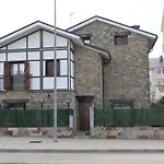 Casa Con Jardin Frente Ciudadela Jaca