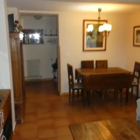 Сasa de vacaciones Casa con jardín frente ciudadela *