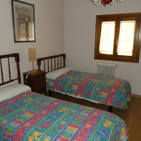 Casa con jardín frente ciudadela Сasa de vacaciones Jaca