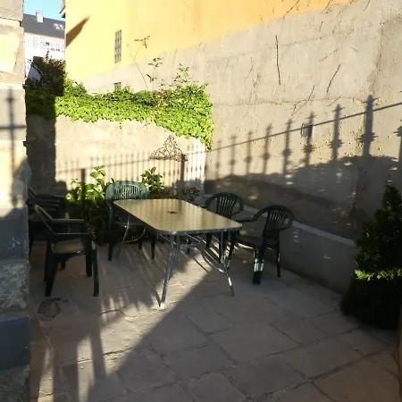 Casa con jardín frente ciudadela * Jaca