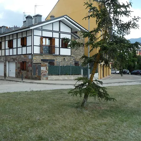 Сasa de vacaciones Casa con jardín frente ciudadela *