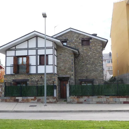 Casa Con Jardin Frente Ciudadela Holiday home Jaca